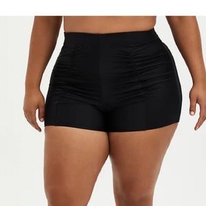 TORRID NWT ULTRA HIGH RISE RUCHED SWIM SHORT - BLACK